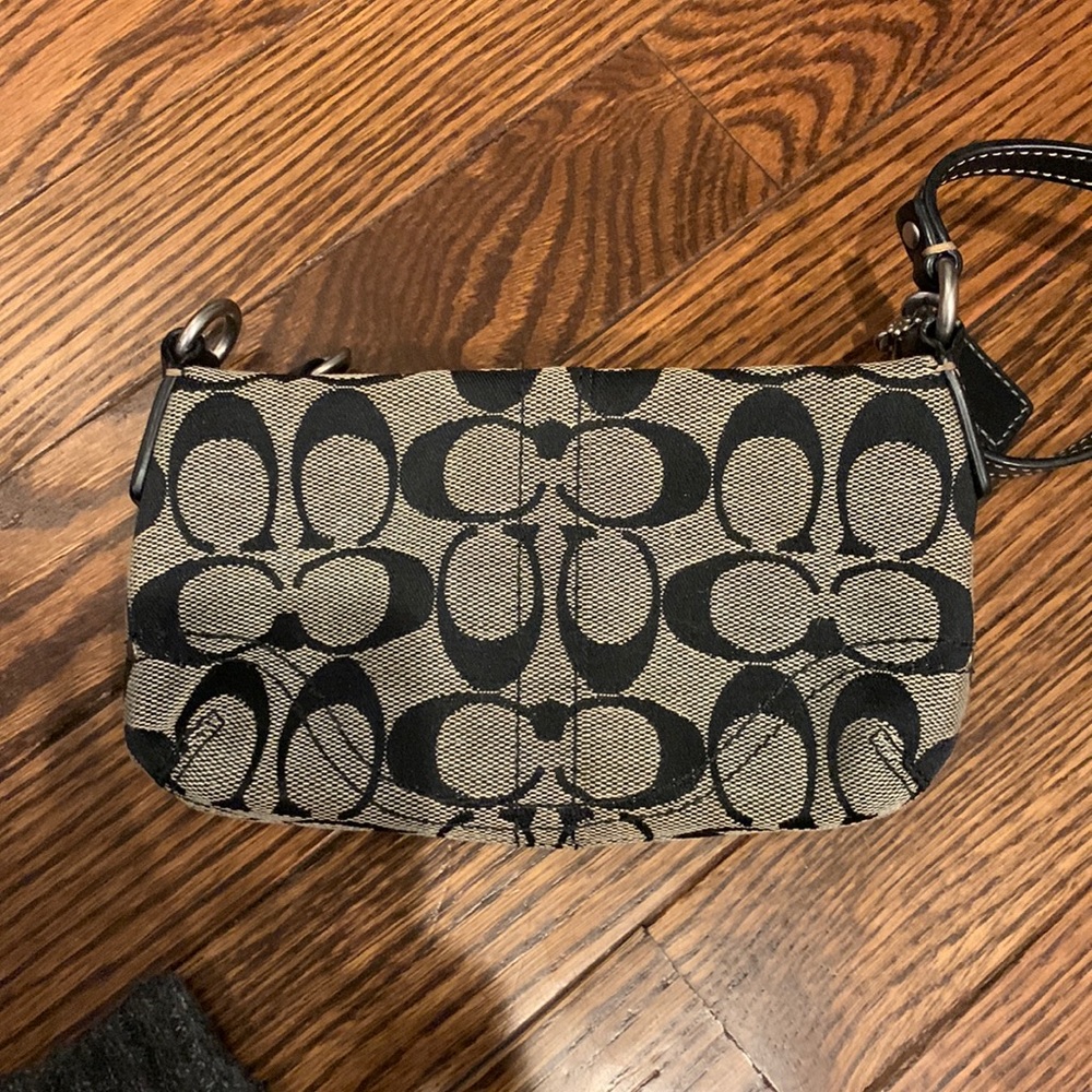 Coach wristlet in excellent condition